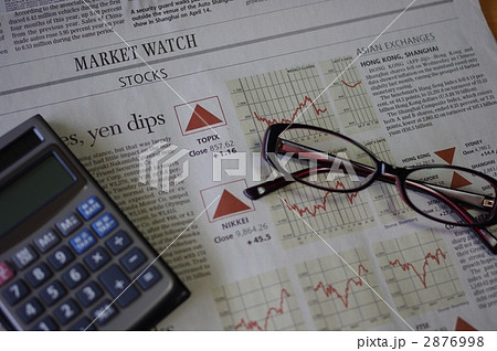 株価イメージ　英字新聞 2876998