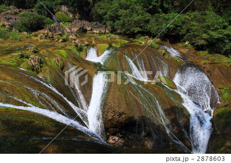 白糸模様（中国貴州省・黄果樹瀑布風景区・銀鏈墜潭瀑布） 2878603