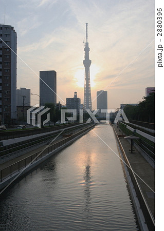 十間川に映る建設途中の東京スカイツリー 2880396