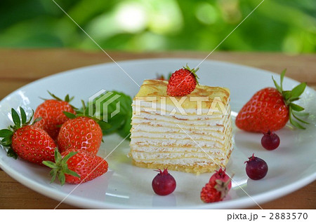 ケーキとベリー 2883570