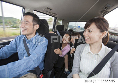 家族 ドライブ 車内の写真素材