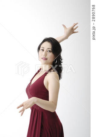 ダンスをする女性 2890768