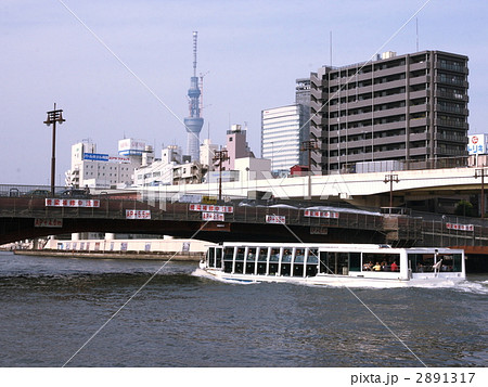 隅田川・両国橋をくぐる観光船 隅田川・両国橋をくぐる観光船 2891317