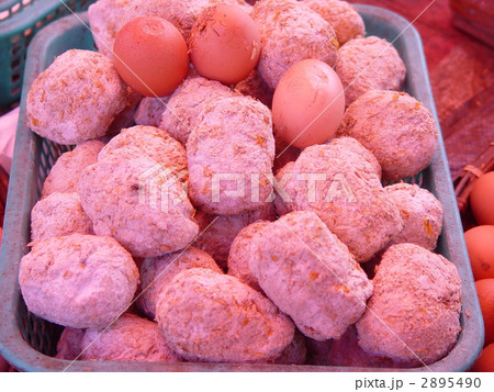 市場で売られる「ピータン」（カロー／ミャンマー） 2895490