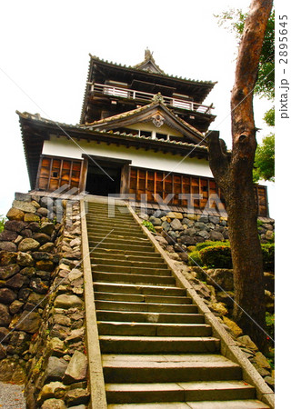 丸岡城天守閣への石段（福井県坂井市丸岡町霞町1-59） 2895645