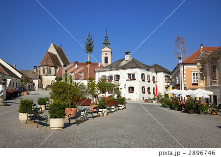 ルスト村のラートハウス広場 2896746