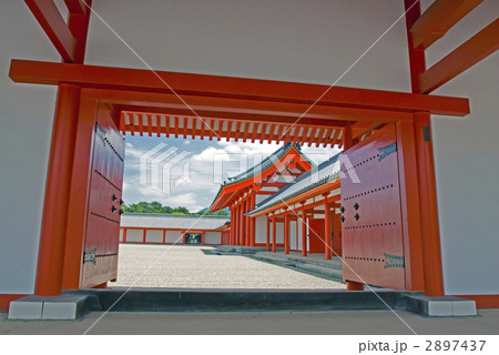 紫宸殿回廊より望む承明門 紫宸殿回廊より望む承明門 2897437