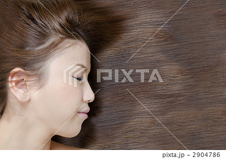 茶髪の女性の髪の写真素材
