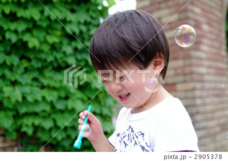 シャボン玉する子供 シャボン玉する子供 2905378