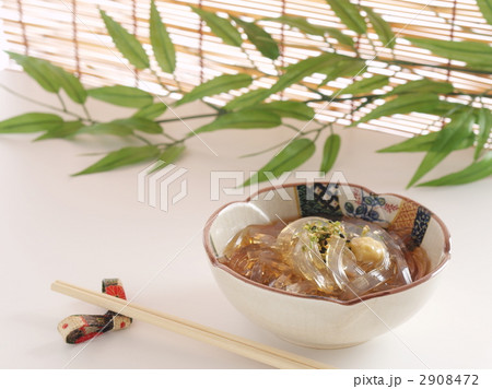 すだれのある日本の夏風景 2908472