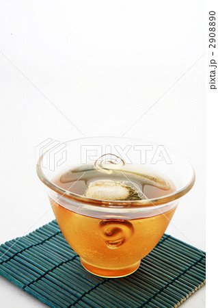 竹製コースターと麦茶 2908890