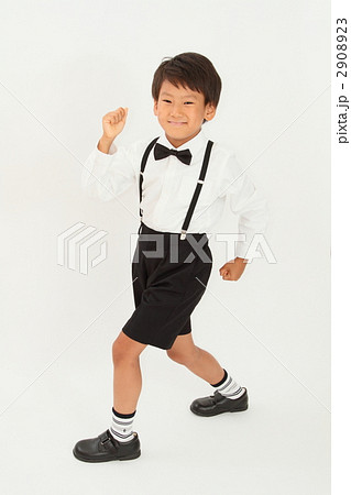 蝶ネクタイ男の子 2908923