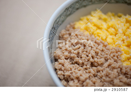 鶏そぼろ丼 2910587