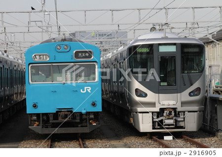 阪和線１０３系と２２５系 2916905