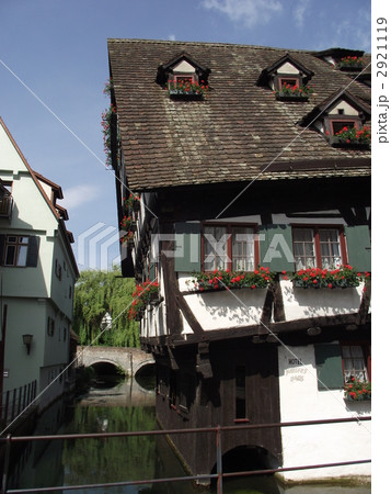ドイツ・ウルムの傾いた家 2921119