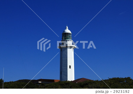 青空に映える野島埼灯台  2923192