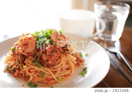 海老とほたてのトマトソースパスタ 2925266
