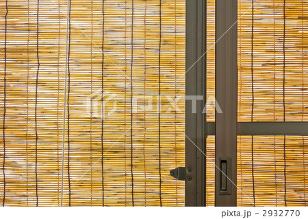 すだれの二枚重ねで効果抜群 2932770