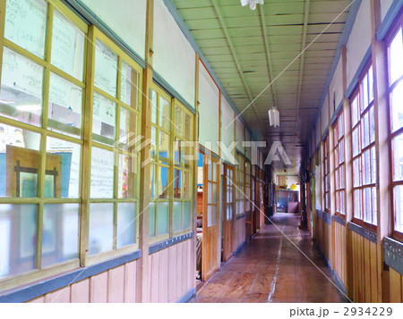 木造校舎 (旧上岡小学校～ロケ地) の廊下 2934229