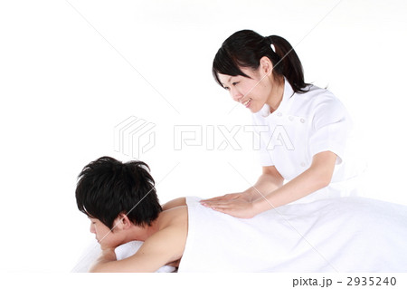 エステを受ける男性 2935240