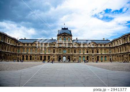 文化遺産 パリのルーブル美術館の写真素材