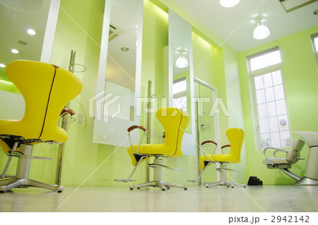 2942142