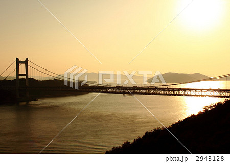 夕日の瀬戸大橋のイラスト素材