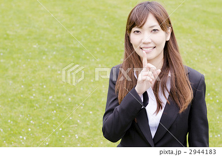 内緒のポーズのOL 2944183