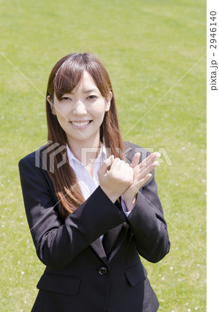 納得するOL 納得するOL 2946140