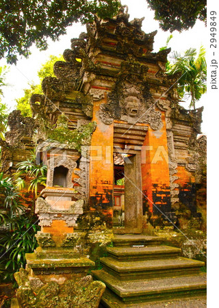 ウブド王宮「プリサレンアグン」の門（ウブド･バリ島／インドネシア） 2949849