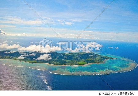 空から眺めた石垣島の珊瑚礁 石垣島 沖縄県 の写真素材