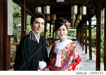 和装の新郎新婦 2950135