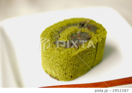 和風の抹茶餡子ロールケーキ 2952387