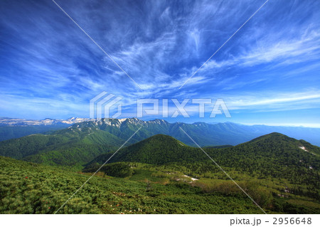 ニペソツ山から見るすじ雲と石狩岳 2956648