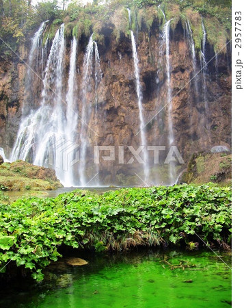 クロアチア　世界遺産　秋のプリトヴィッツェ湖群国立公園 2957783