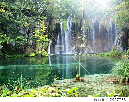 クロアチア　世界遺産　秋のプリトヴィッツェ湖群国立公園 2957788