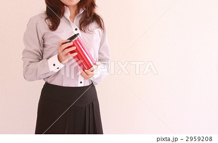 マイボトルを持つ女性 2959208