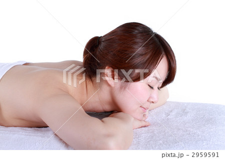エステを受ける女性 2959591