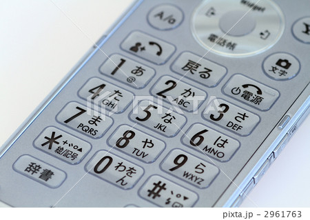 シルバーのケイタイ　白バック 2961763
