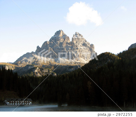 ドロミテ・トレチメとミズリーナ湖 2972255