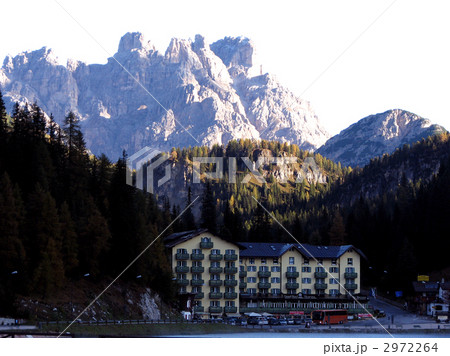 ドロミテ・トレチメとミズリーナ湖 2972264