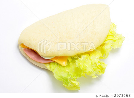 2973568