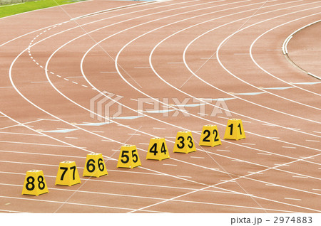 陸上競技場 トラックの写真素材
