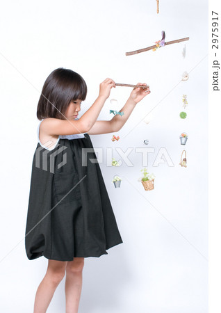 モビールと女の子 モビールと女の子 2975917
