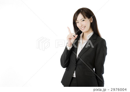 指差す女性社員 指差す女性社員 2976004