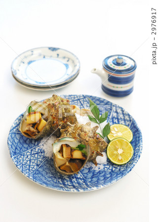 サザエの壺焼き サザエの壺焼き 2976917