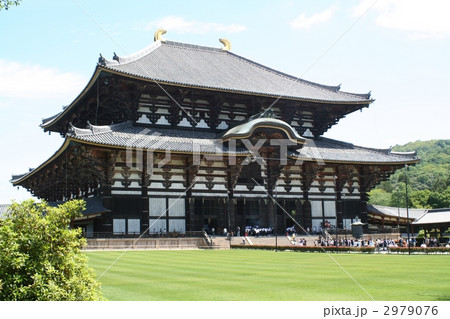 威容を誇る東大寺大仏殿 2979076