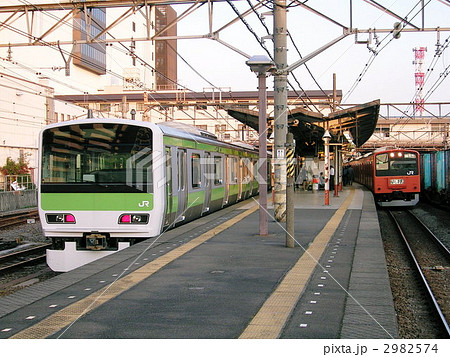 山手線E231系と中央線201系の写真素材 [2982574] - PIXTA