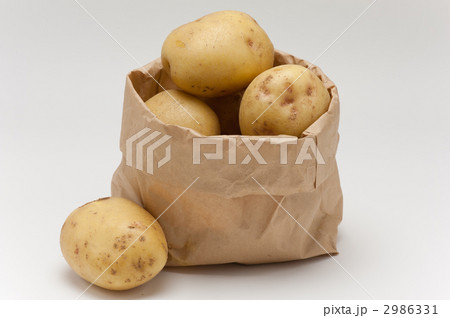 茶袋に入ったジャガイモ 2986331