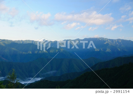 大峰山脈の夜明け 大峰山脈の夜明け 2991154